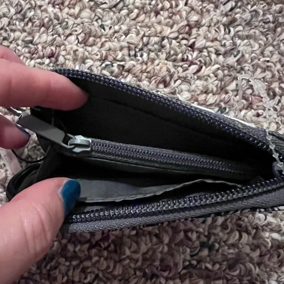 NWT Vera Bradley small wallet - Picture 3 of 4
